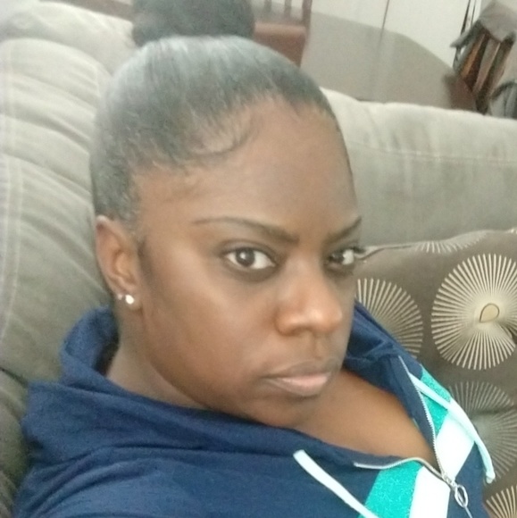 Profile Picture of Sandra Chase (@trinide4) on Poshmark