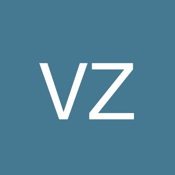 Profile Picture of Valeria h Zincke (@medviole345) on Poshmark