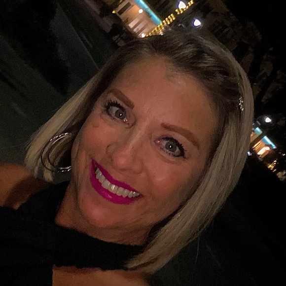 Profile Picture of Dawn Mcconnell (@dmcconnell0811) on Poshmark