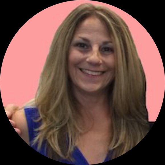 Profile Picture of Kerrie Gonnella (@kerriemacca) on Poshmark