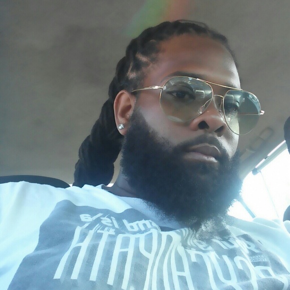 Profile Picture of Daniel Dotson (@dabookie9) on Poshmark