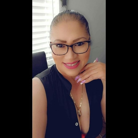 Profile Picture of Lily Calderon (@lilycalderon209) on Poshmark