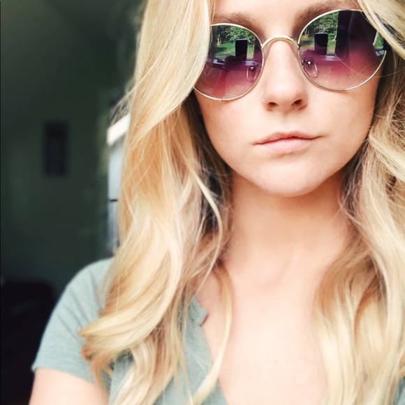 Profile Picture of Andi Learman (@andi_learman) on Poshmark