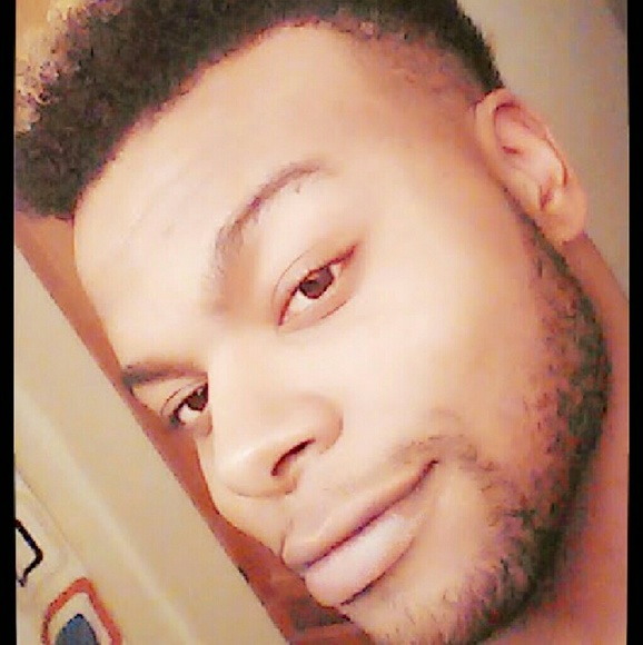 Profile Picture of Derrick Grant (@dgrant3188) on Poshmark