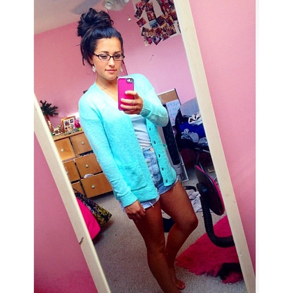 Profile Picture of Joelle Melanson (@joellemelanson) on Poshmark