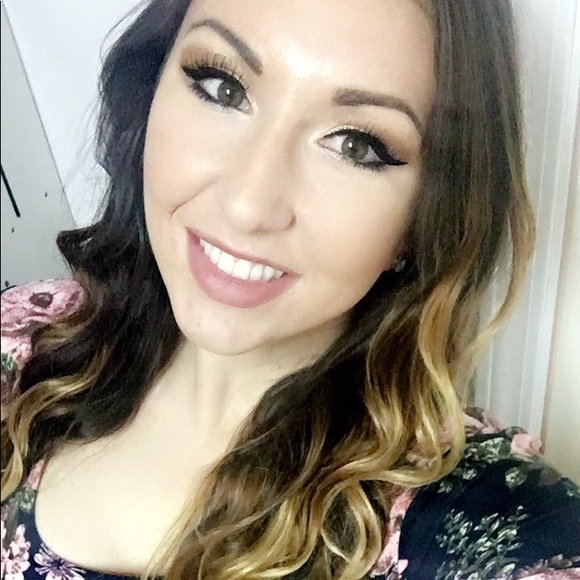 Profile Picture of Haley Parrott (@haleyparrott1) on Poshmark