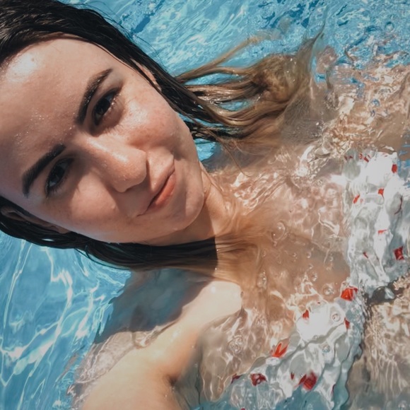 Profile Picture of Melina Kellermann (@melkellermann) on Poshmark