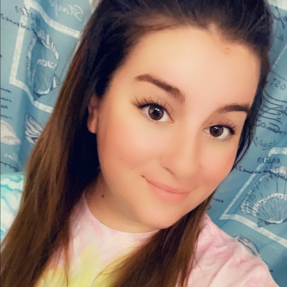 Profile Picture of Allison Chrisman (@allisonchris990) on Poshmark