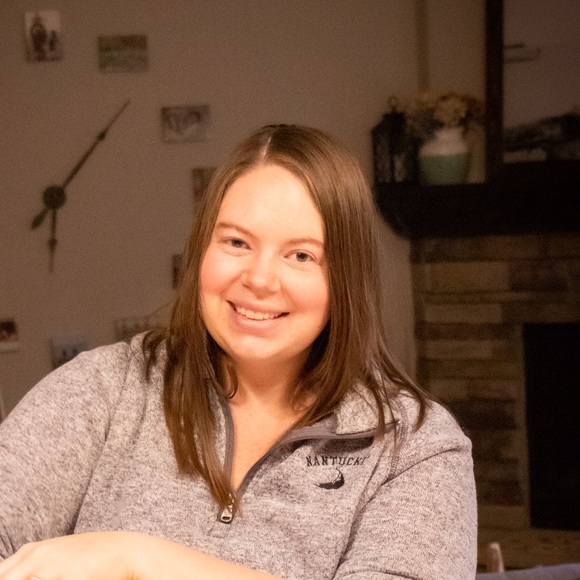 Profile Picture of Cassandra Meffert (@c_meffert) on Poshmark