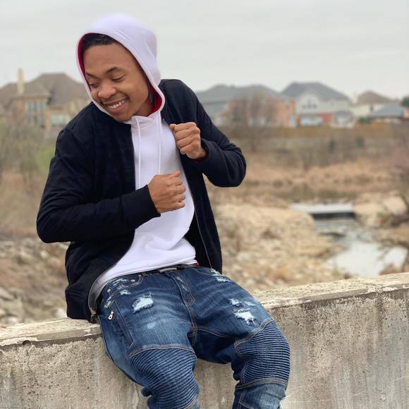 Profile Picture of Lavonte Roberts (@lavonteroberts) on Poshmark