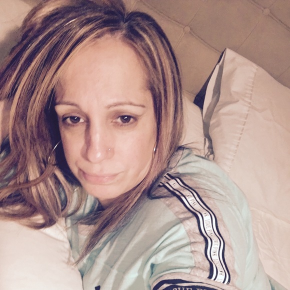 Profile Picture of Cindy Lopes (@cindylopes) on Poshmark