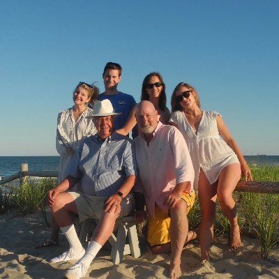 Profile Picture of Perri Ann Evanson (@PerriEvanson) on Twitter