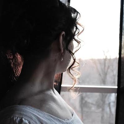 Profile Picture of Alexa Adams (@ElegantExtracts) on Twitter