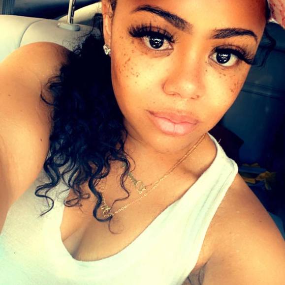 Profile Picture of Dominique Horton (@rednickki) on Poshmark