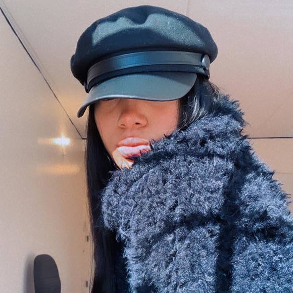 Profile Picture of Esmirna Esquea (@esmirnaesquea) on Poshmark