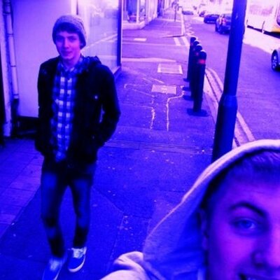 Profile Picture of Laurence Marsh (@magiclaurie) on Twitter