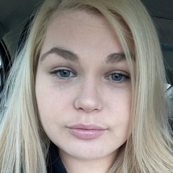 Profile Picture of Heather Kallner (@heatherkallner) on Poshmark