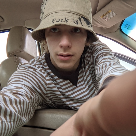 Profile Picture of Graham Soldner (@grahamsoldner) on Poshmark