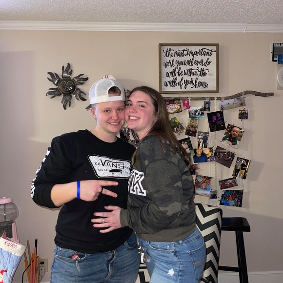 Profile Picture of Kenzie Hawks (@kenziehawkss01) on Poshmark