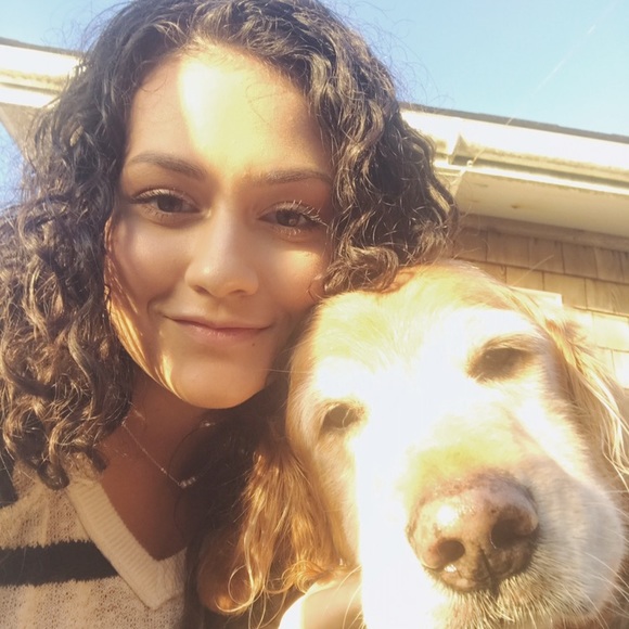 Profile Picture of Juliana Bertucci (@jbertucci) on Poshmark