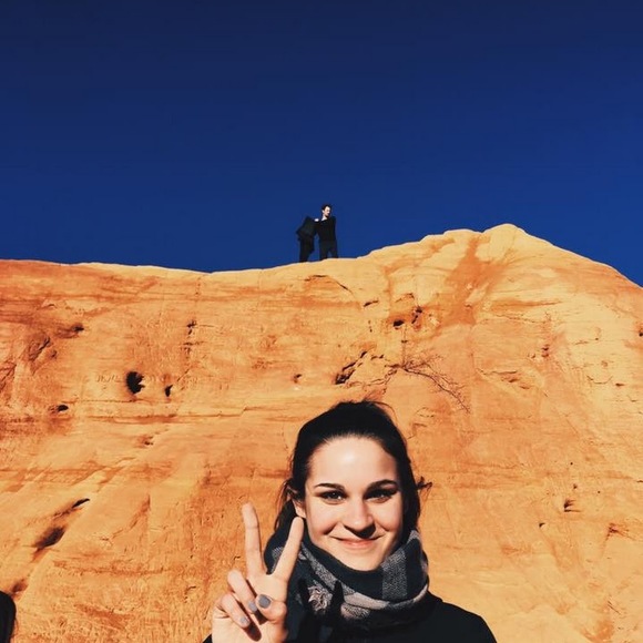 Profile Picture of Adrienne Berue (@adrienneberue) on Poshmark