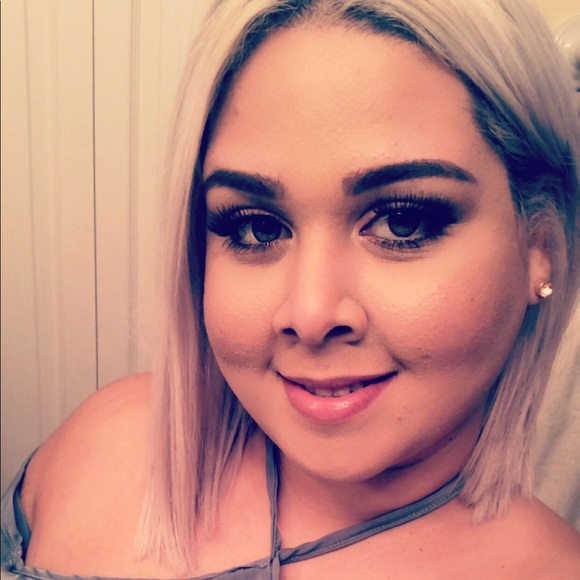 Profile Picture of Amneris Villalongo (@arileen) on Poshmark