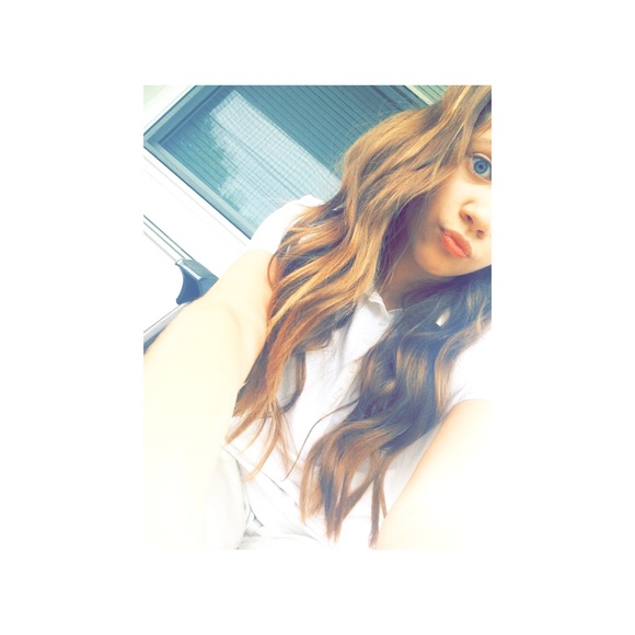 Profile Picture of Kendall Stout (@kendallstout) on Poshmark