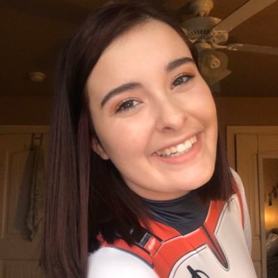 Profile Photo of Cassie Lang (@cassielangslife) on Twitter