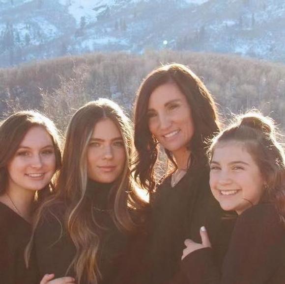 Profile Picture of Jodi Marietti (@jodimarietti) on Poshmark