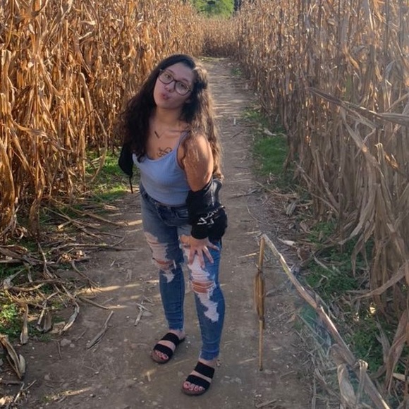 Profile Picture of Alyssa Bartolotti (@a_bartolotti) on Poshmark
