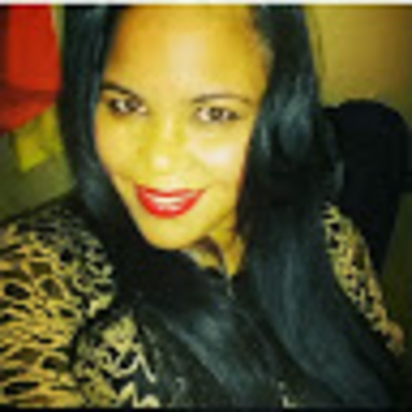 Profile Picture of Mayra Mata (@mayra3083m) on Poshmark