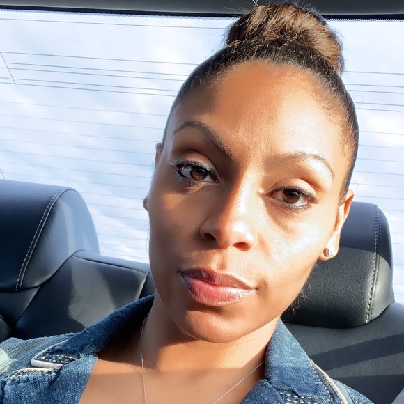 Profile Picture of Melissa Bogan (@melissa_bogan) on Poshmark