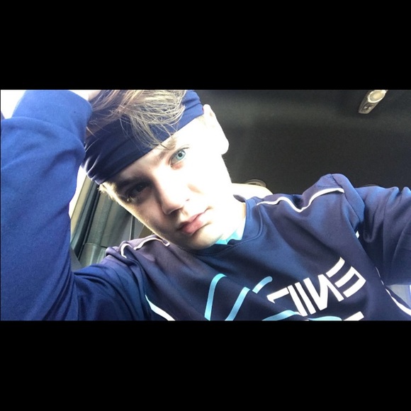 Profile Picture of Drew Keefer (@thunderpudge) on Poshmark