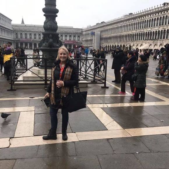 Megan Alemanni - Poshmark Profile Picture of Megan Alemanni (@mwhalen123) on Poshmark