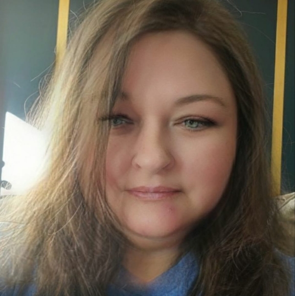 Profile Picture of Robin Pruett (@robbie1972) on Poshmark