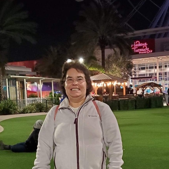 Profile Picture of Julie Orren (@julieorren) on Poshmark