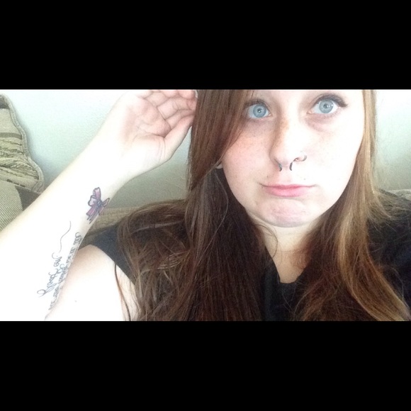 Profile Picture of Audrey Handyside (@dreside) on Poshmark