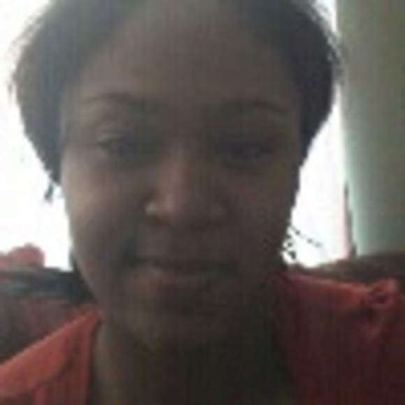 Profile Picture of Rolanda Scates (@rscates84) on Poshmark