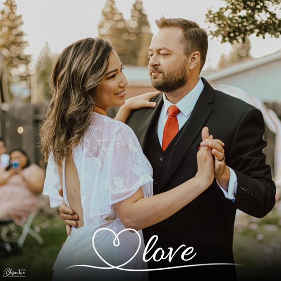 Profile Picture of Danielle Valdespino (@danivald) on Poshmark