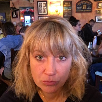 Profile Picture of Julia Mooney (@JuliaMooney321) on Twitter