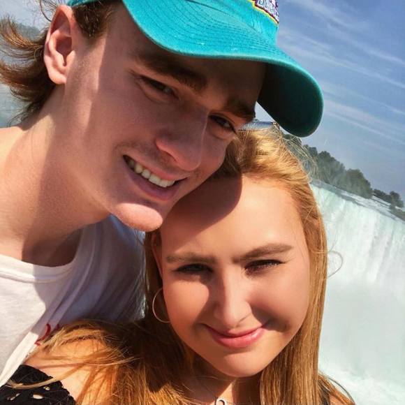 Profile Picture of Brooklyn Seigmiller (@bseigmiller) on Poshmark