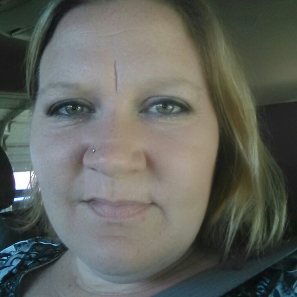 Profile Picture of Darleen Coldewey (@kevdarla12) on Poshmark