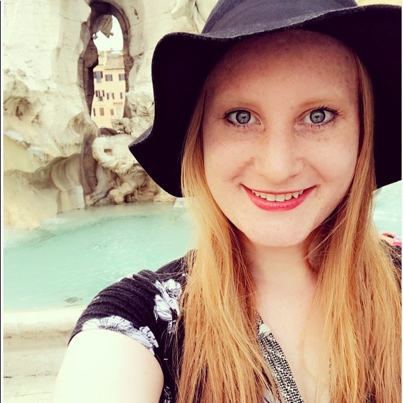 Profile Picture of Bri Pischke (@charleeb3) on Poshmark