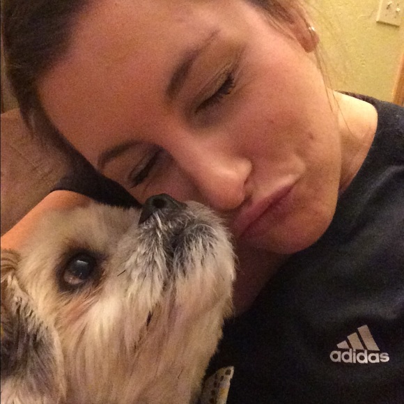 Profile Picture of Bailey Vandenlangenberg (@bhearley4) on Poshmark