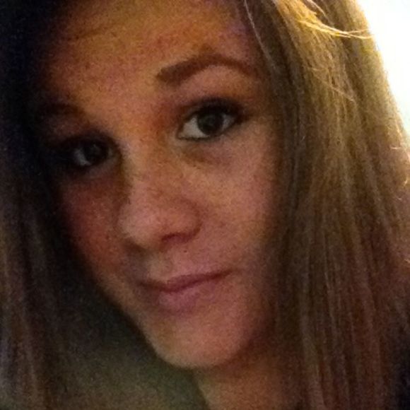 Profile Picture of Kaleigh Labundy (@styleforall98) on Poshmark