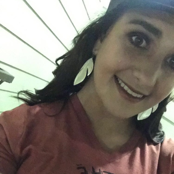 Profile Picture of Bobbie Marshall (@bobbie1997) on Poshmark