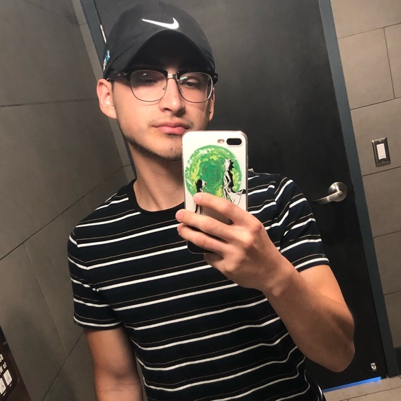 Profile Picture of Cristobal Gonzalez (@cris11211998) on Poshmark
