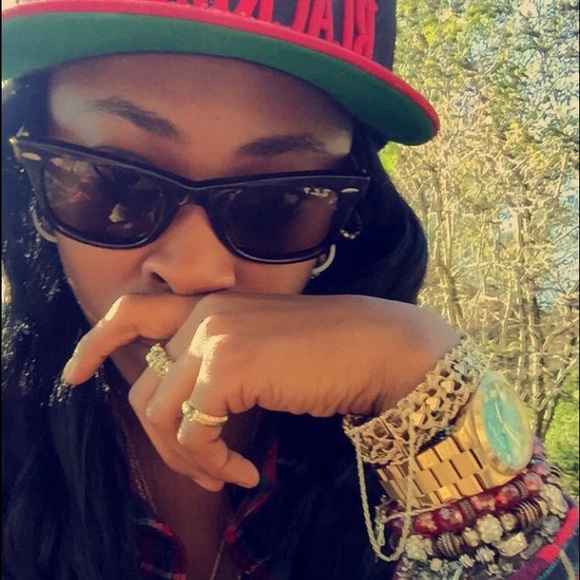 Profile Picture of K Gibson (@kerrashavon) on Poshmark