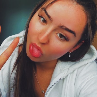 Profile Picture of Laura Keane (@keanelaurax) on Twitter