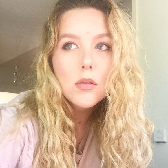 Profile Picture of Kara Keen (@karakeen) on Poshmark